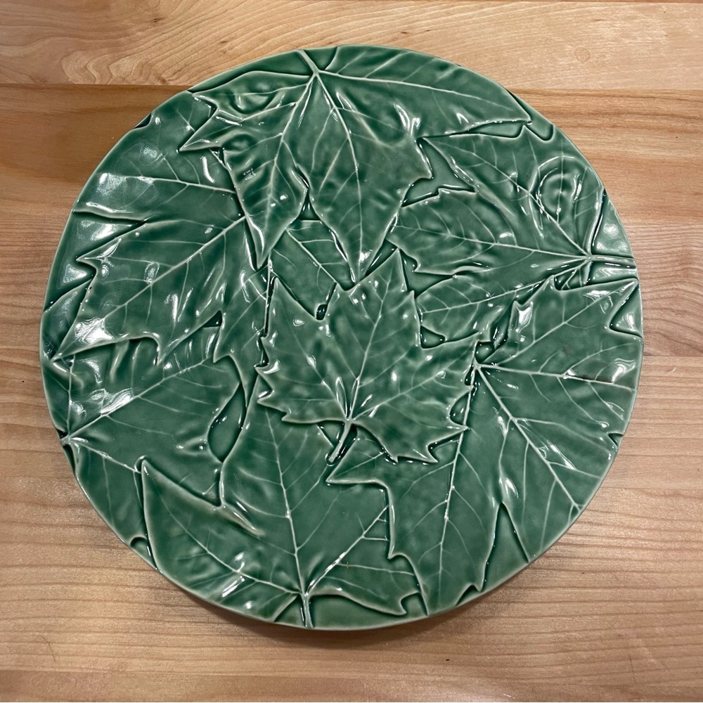 Bordallo Pinheiro Portugal plate in excellent condition